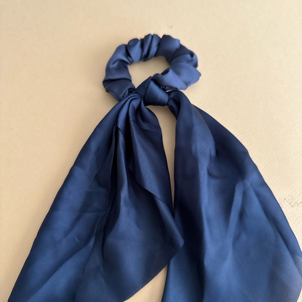 Elegant Navy Hair Scrunchie K76 - Picture 2 of 4